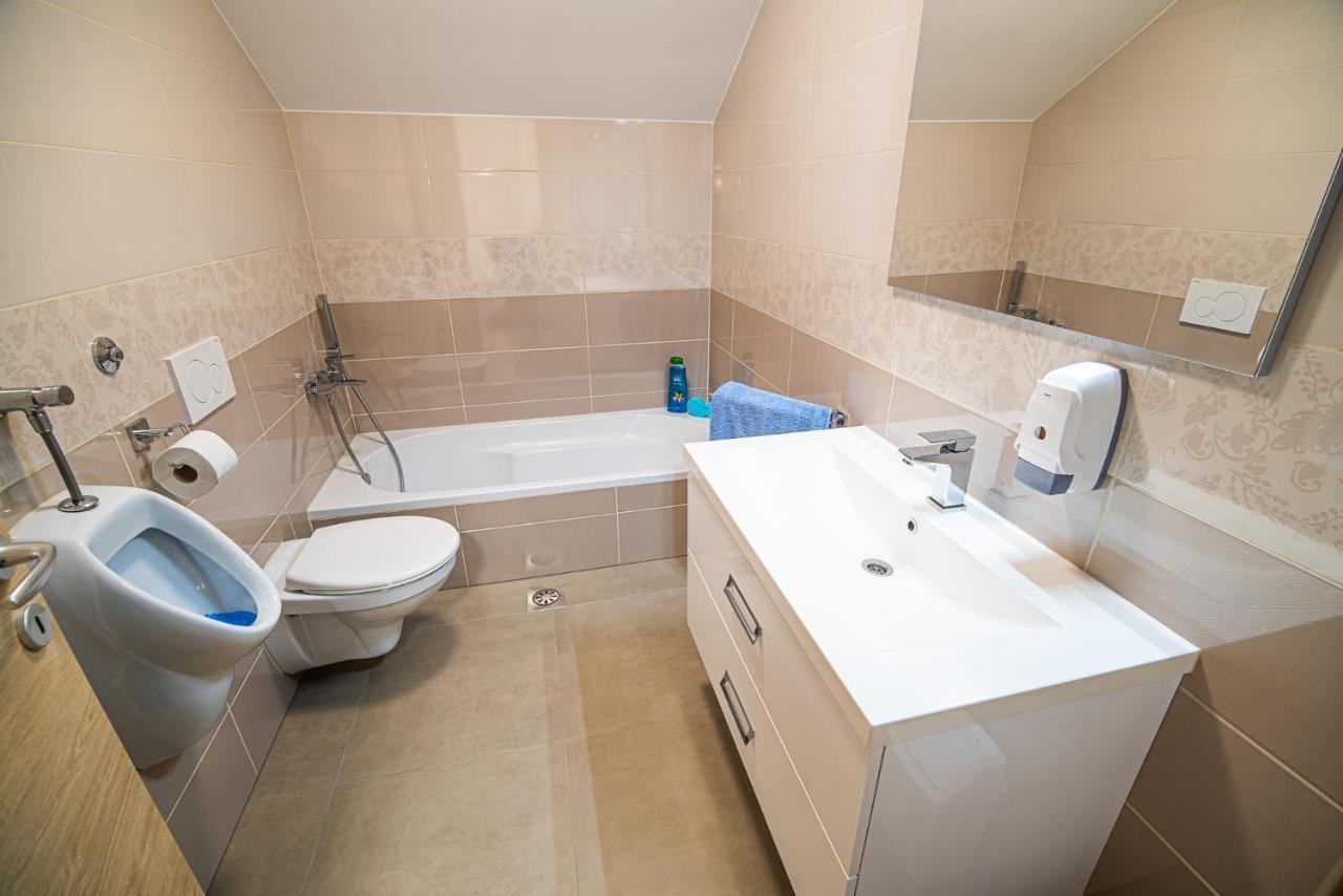 Holiday Home With Hot Tub And Sauna Sabina Rovte 외부 사진
