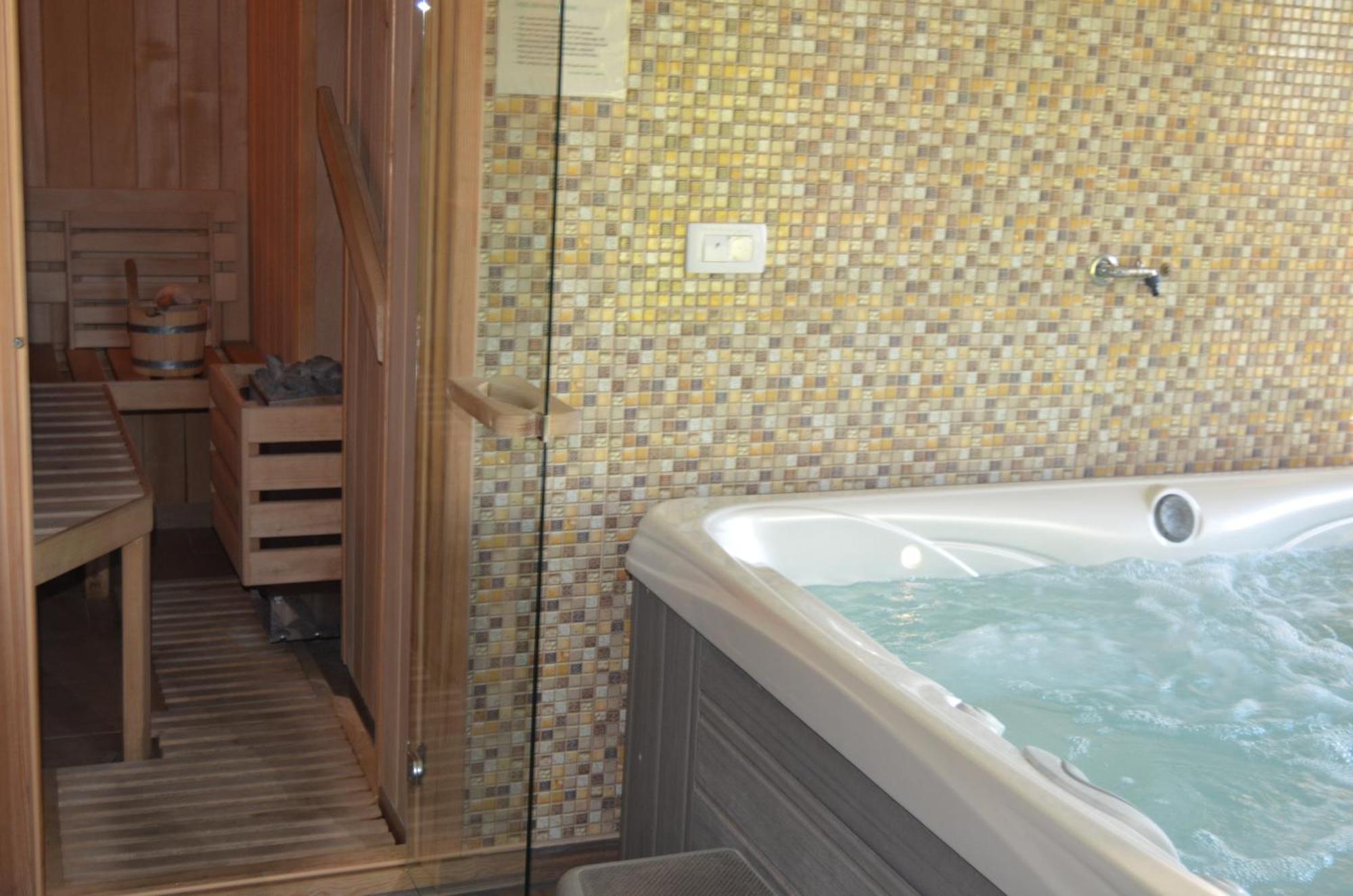 Holiday Home With Hot Tub And Sauna Sabina Rovte 외부 사진